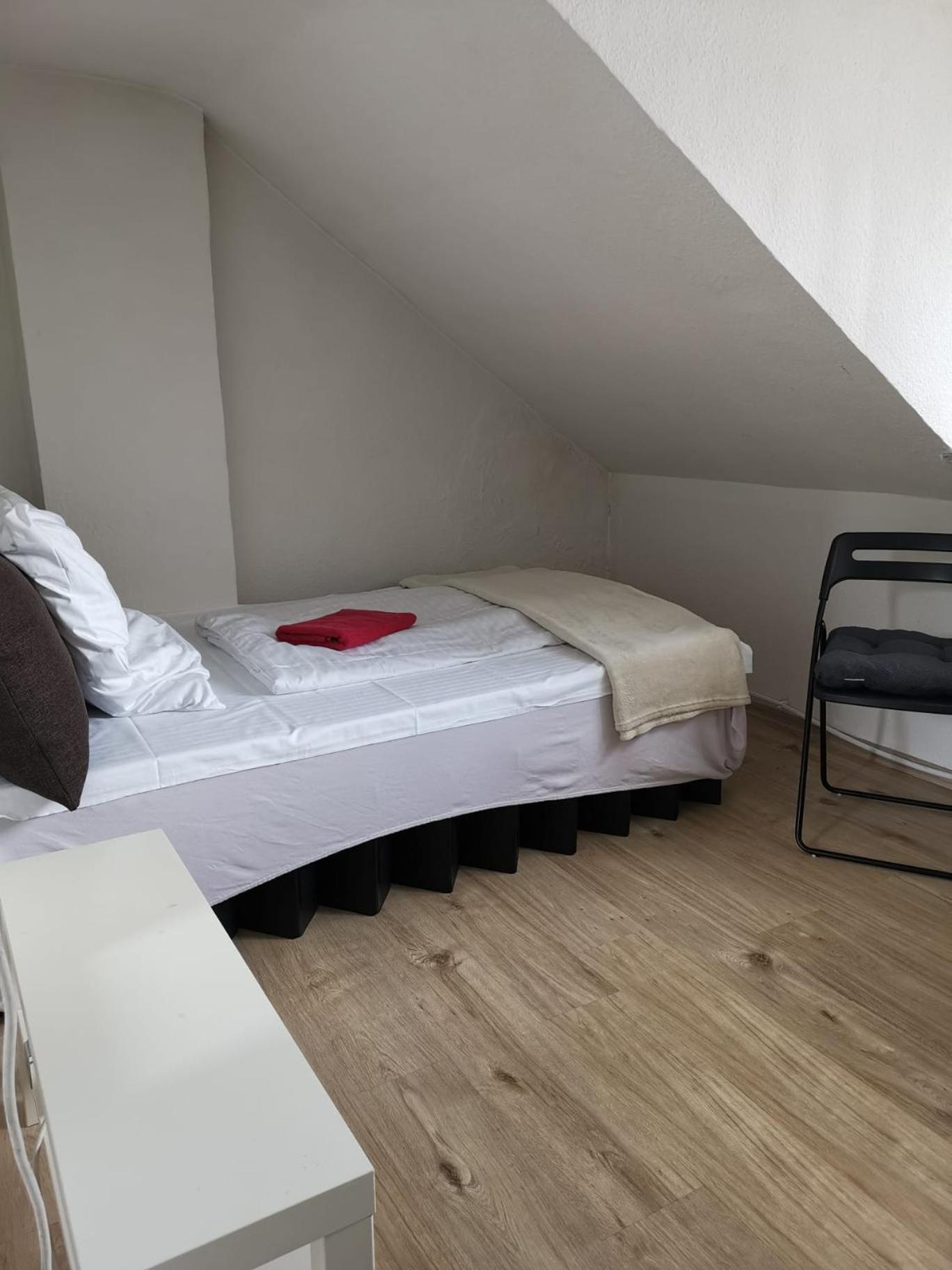 Privat In Zwei-zimmer-wohnung Als 2er Wg * Cologne